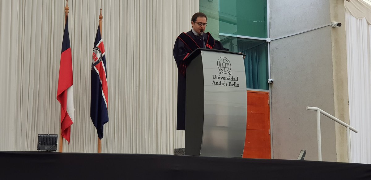 eduardoquiroga's tweet photo. Participando en ceremonia de titulación de la Facultad de Ingeniería #FIUNAB @uandresbello junto al Decano @alejandrocaroca y Director de Escuela @aolmedon https://t.co/rgWAKMormN
