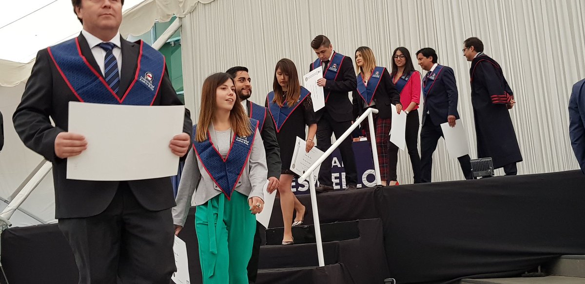 eduardoquiroga's tweet photo. Participando en ceremonia de titulación de la Facultad de Ingeniería #FIUNAB @uandresbello junto al Decano @alejandrocaroca y Director de Escuela @aolmedon https://t.co/rgWAKMormN
