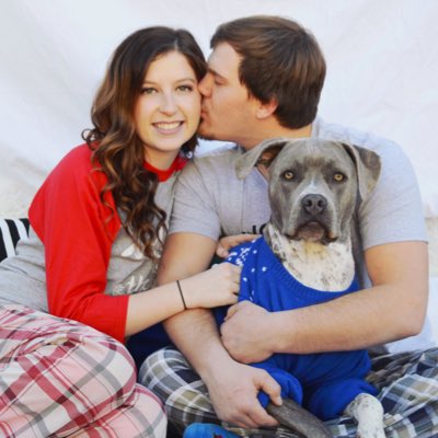 ChloeStreber's tweet photo. it’s the holiday season🎄⛄️ #NewProfilePic https://t.co/6ai85wtTUh