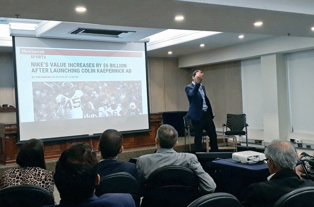 Daniel Halpern, académico e investigador de la <a href="/fcomuc/">Comunicaciones</a>: "Las redes sociales permiten conocer el nivel emocional que tienen las personas con las empresas". #DialogoCGE