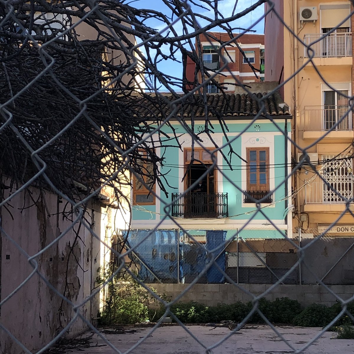 TriptoValencia's tweet photo. The  #Cabanyal area in #Valencia is slowly transforming. Every time I am happily surprised by the beautiful restorations. Still quite a few houses need some TLC :-) https://t.co/6JF7hkJUon