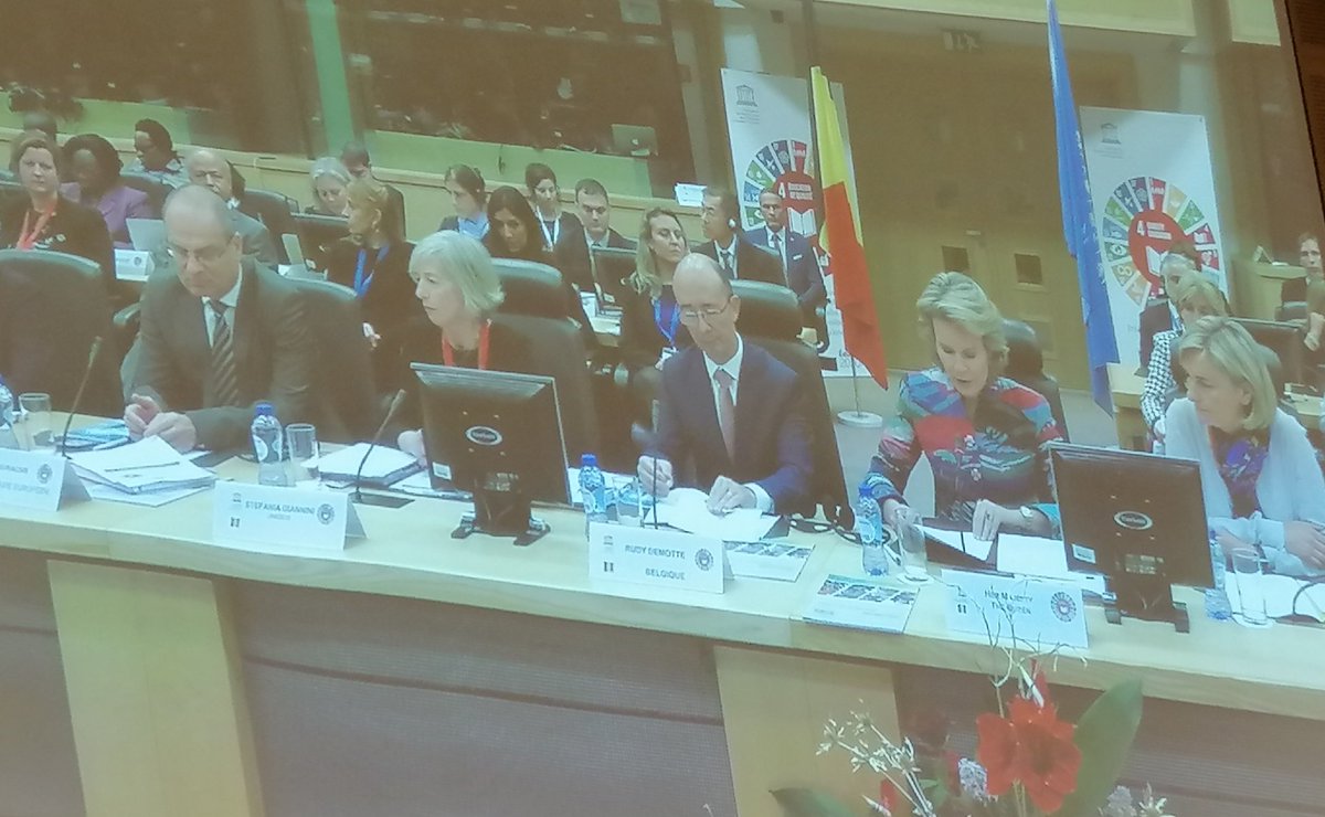 #koninginmathilde & minister @crevits speaking to #GlobalEducationMeeting participants and asking to build bridges not walls, to see achievement of sdg goals not as a competition between regions! #onderwijs2030 @UNESCOEU