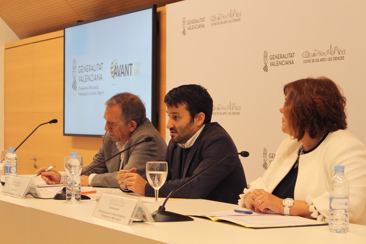 GVAeducacio's tweet photo. 🗣️ Marzà: 'Organitzem un esdeveniment per a donar a conèixer els avantatges de l'FP i els ensenyaments artístics i esportius'

👉🏾Presentem AVANT FP-ERE, que se celebra del 14 al 16 de desembre al Museu de les Ciències de València

https://t.co/0GMtBW6IGt
🖥️https://t.co/zSiCS69mVz https://t.co/Np1mfRq9tC