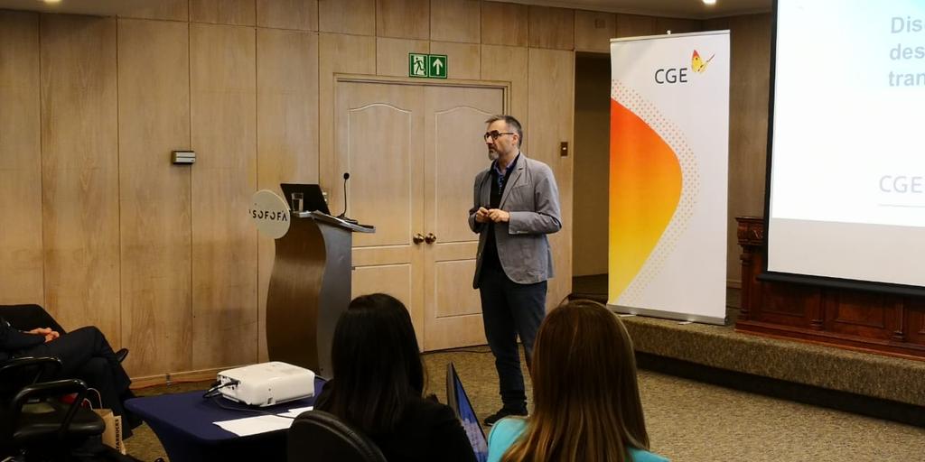 Antoní Gutiérrez Rubí, asesor de comunicaciones y consultor político, indicó que: "Hoy las empresas se enfrentan a un cambio en la naturaleza del poder, el tiempo y los ciudadanos". #DiálogoCGE