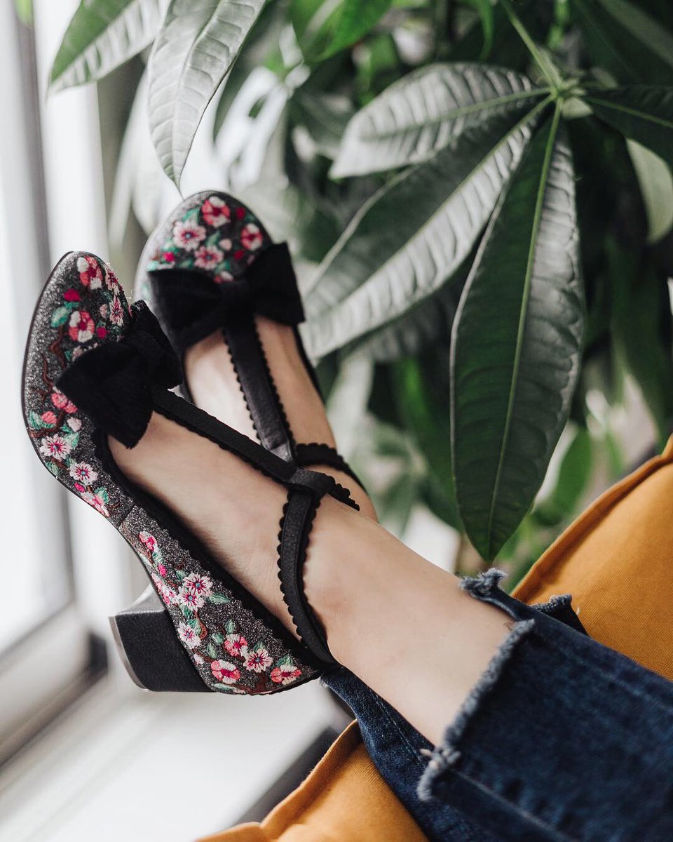 ShoeTease's tweet photo. An Irregular #tuesdayshoesday! Glitter fabric, embroidery, velvety bows &amp; amazing outsoles that only @Irregularchoice can create 💖💙🖤 Click on the link below to see the bottoms of these quirky shoes!
📸: @BrunaRico_ 
https://t.co/ZoyU5QSN30 https://t.co/kDLvX8TV8B