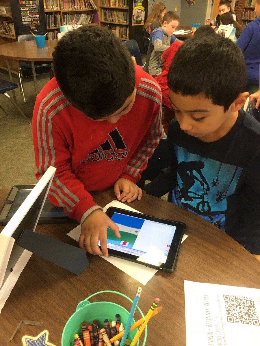 SHUFSDlib's tweet photo. #mwlibrarycoders #librarylife #shufsdlib #inventdreamlearnmake #legocoders #binary #ozobot #hourofcode @shufsdlib @Ozobot https://t.co/676Hekyvrb