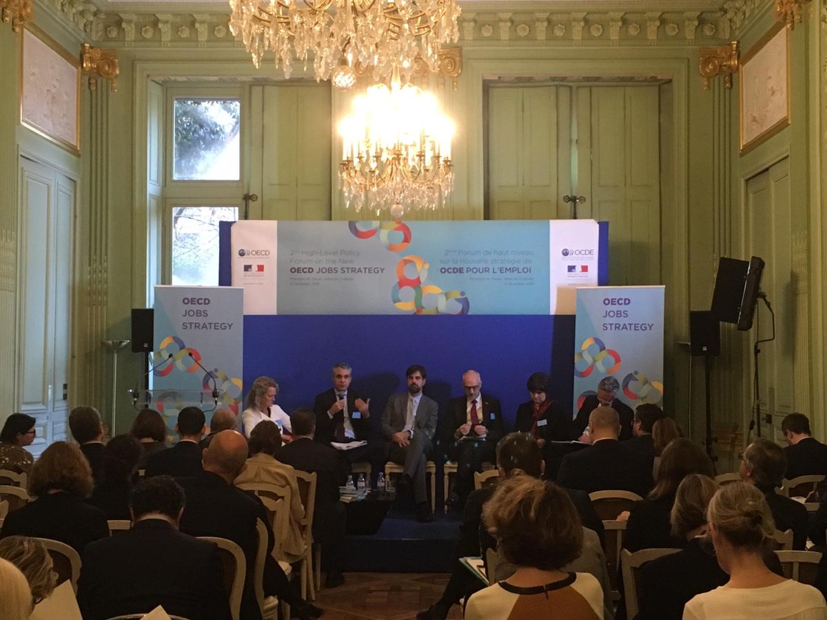 EU_Social's tweet photo. The @OECD presented its new #JobsStrategy today! At the launch, Director Barbara Kauffmann welcomed this comprehensive &amp; forward looking strategy, which is largely in line with our Pillar of #SocialRights. Let’s continue to work together to make inclusive growth a reality! https://t.co/UzcTRH00HU