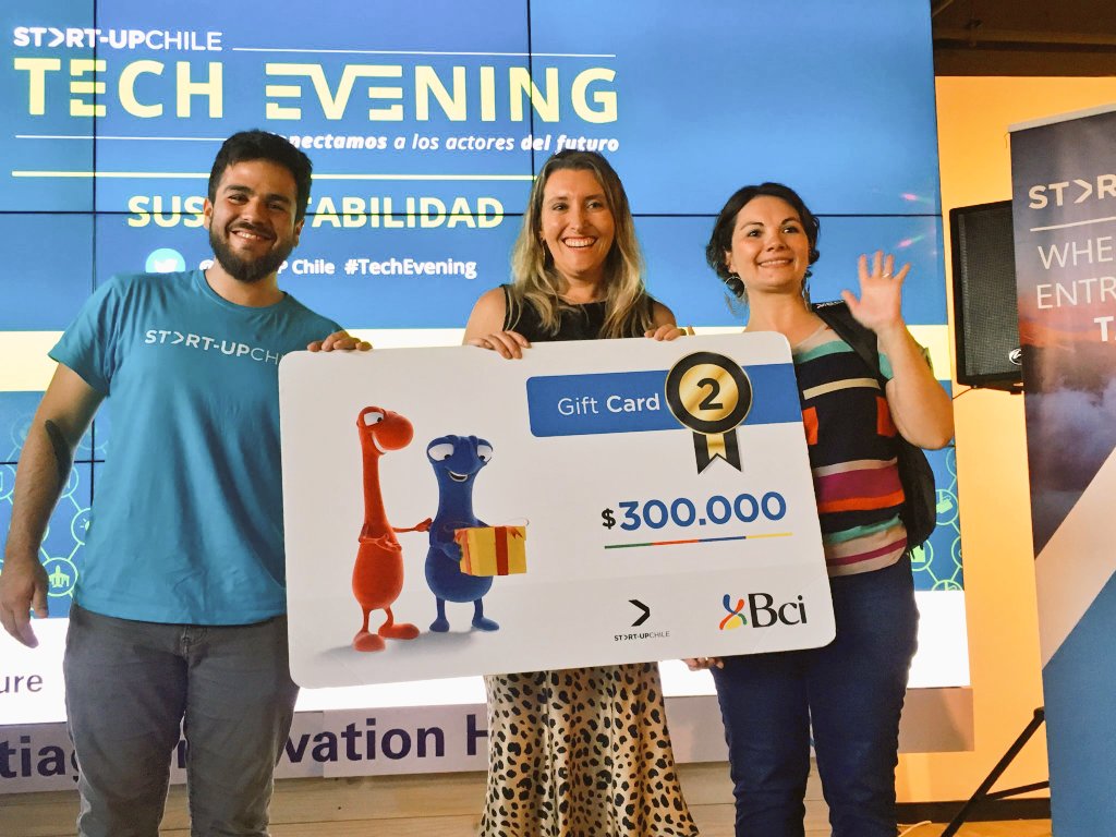 SeSantiagoCL's tweet photo. Queremos destacar que @ReciclappChile e @ideatecEPS fueron premiados en el evento #TechEvening de #sustentabilidad de @startupchile por sus innovadoras soluciones de ciudad. Felicitaciones a quienes son parte de nuestro pool de emprendedores #smartcity 🎉👍 https://t.co/KdJxv1zYYA