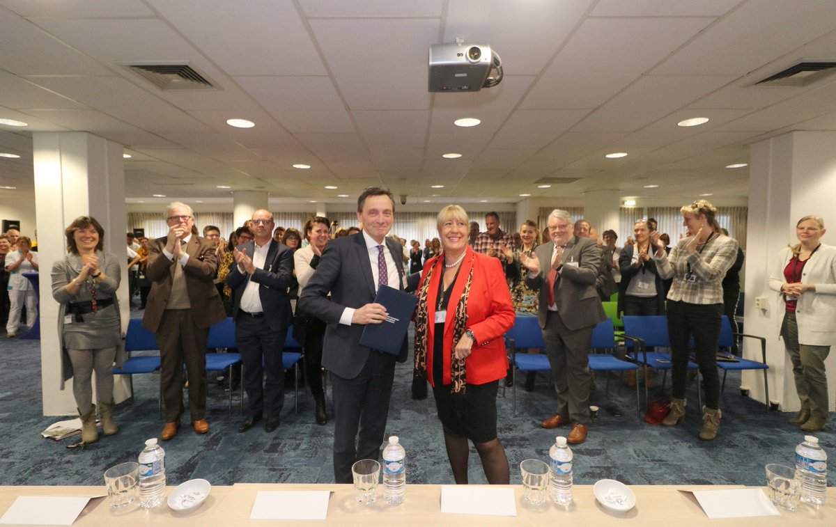 ZRivierenland's tweet photo. Yay! Wij hebben het internationaal erkende kwaliteitskeurmerk van Joint Commission International (JCI) in één keer behaald #trots Meer informatie https://t.co/76DABNOS2X https://t.co/3T85H6ZZpc