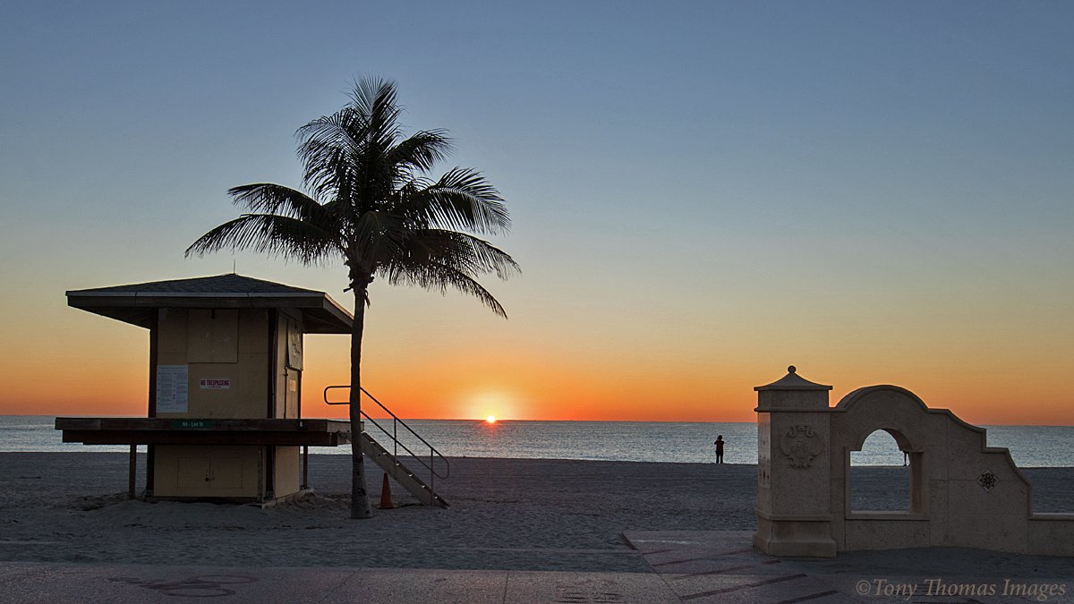 HlwdFLImages's tweet photo. Sunrise Hollywood Florida. #HollywoodFL #HollywoodBeach #SouthFlorida #sunrise https://t.co/N4SkqqQPHV