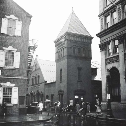 Local donations help Central Market to 'Raise the Roof' @cityoflancpa <a href="/LancasterOnline/">LNP | LancasterOnline</a> <a href="/LanCoHistory/">LancasterHistory</a> 

lancasteronline.com/photovideo/loc…