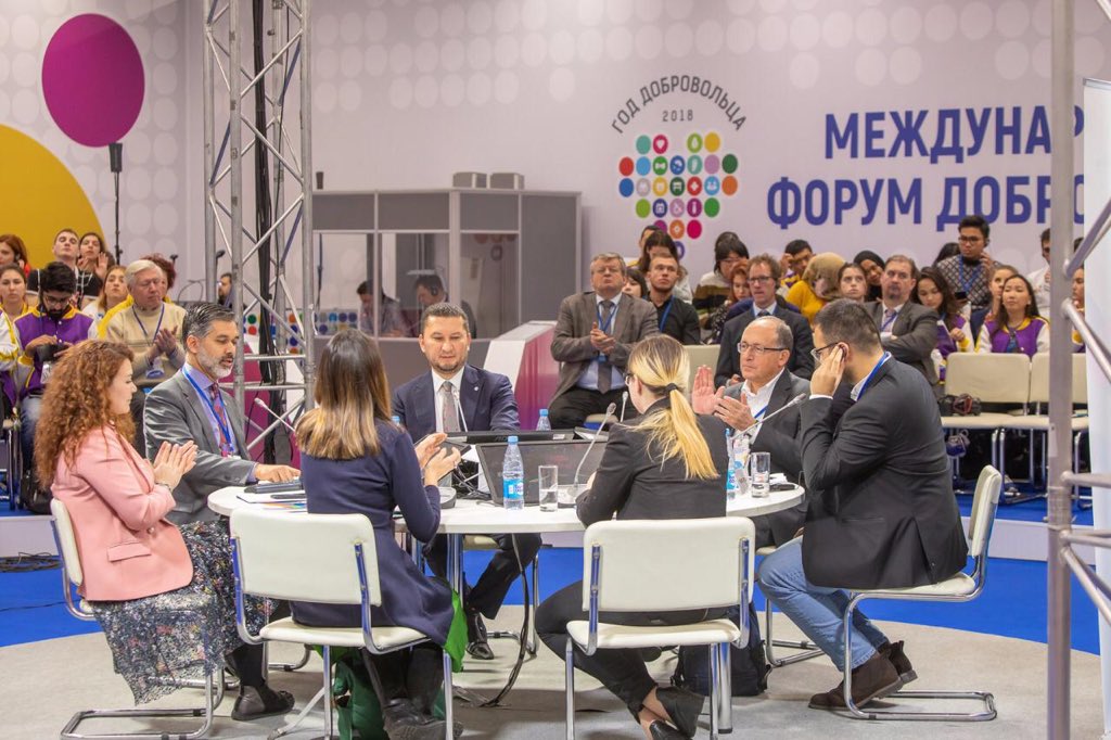 ToilyKurbanov's tweet photo. Traditional aid to poor and vulnerable treats them as passive beneficiaries. #Volunteerism empowers and makes them active change agents. This summarizes our discussion of #SWVR2018 in Moscow. Thanks to @UNVEurasia for organizing https://t.co/u6aV0GoiII