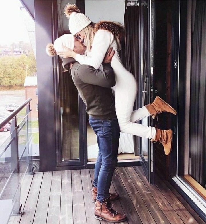 xtravers's tweet image. «Yo te llevo dentro, hasta la raíz y por más que crezca, vas a estar aquí.
Aunque yo me oculte tras la montaña y encuentre un campo lleno de caña.
No habrá manera, mi rayo de luna, que tú te vayas» ❄