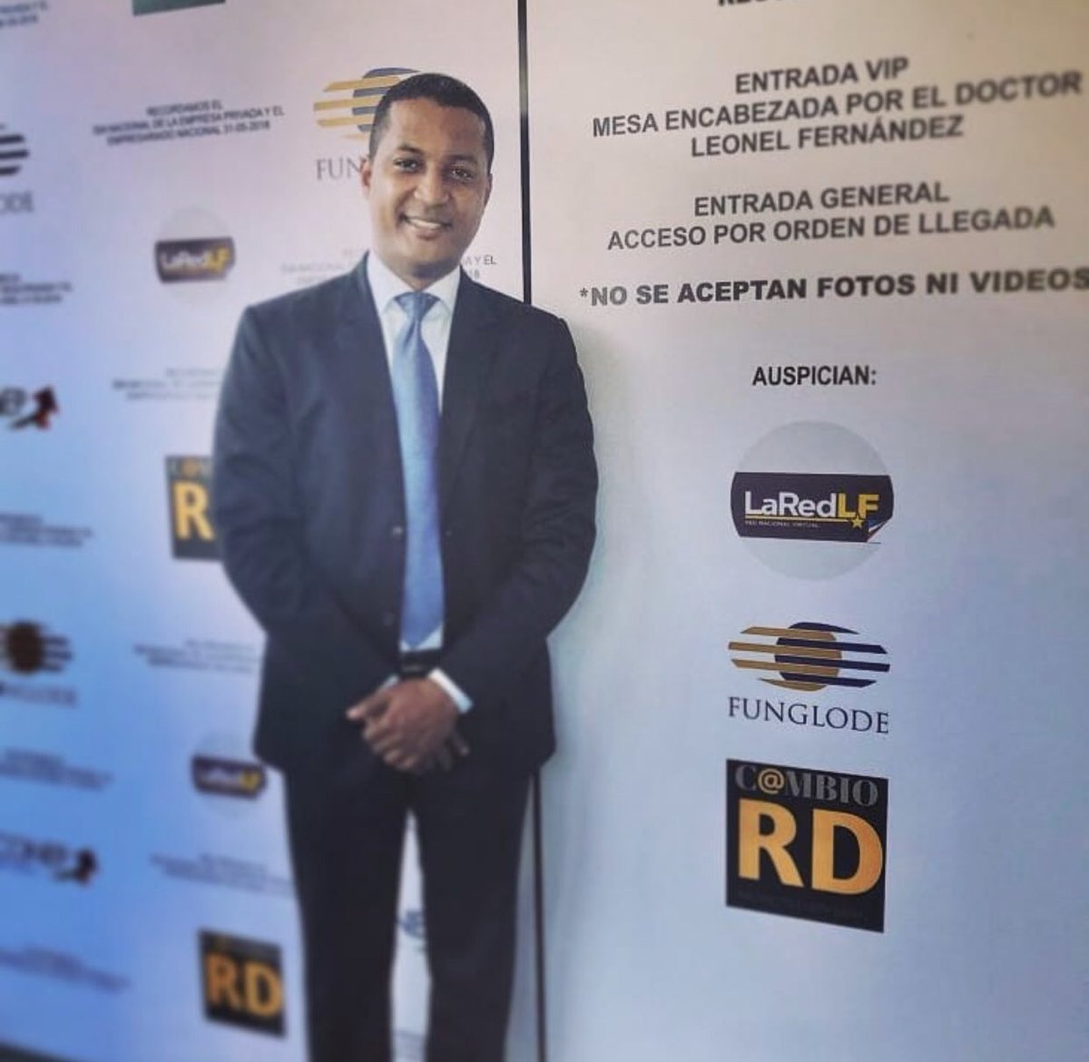 FPcomunica's tweet photo. Hoy celebramos el natalicio de un joven trabajador, inteligente y solidario, el compañero @RAFAsuma en nombre de su equipo de la #RedLF muchísimas felicidades, salud y larga vida! #NoHayMachaAtrás https://t.co/WhoTZoN9xf