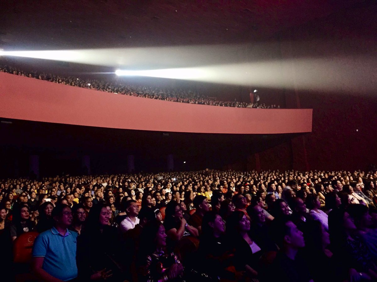 RegineFacts's tweet photo. QUEEN Regine Velasquez is the only artist in history to perform 3 sold out nights at the legendary @NewFrontierPh with more than 8,000 in attendance. @reginevalcasid https://t.co/XmF2Gj5kA6