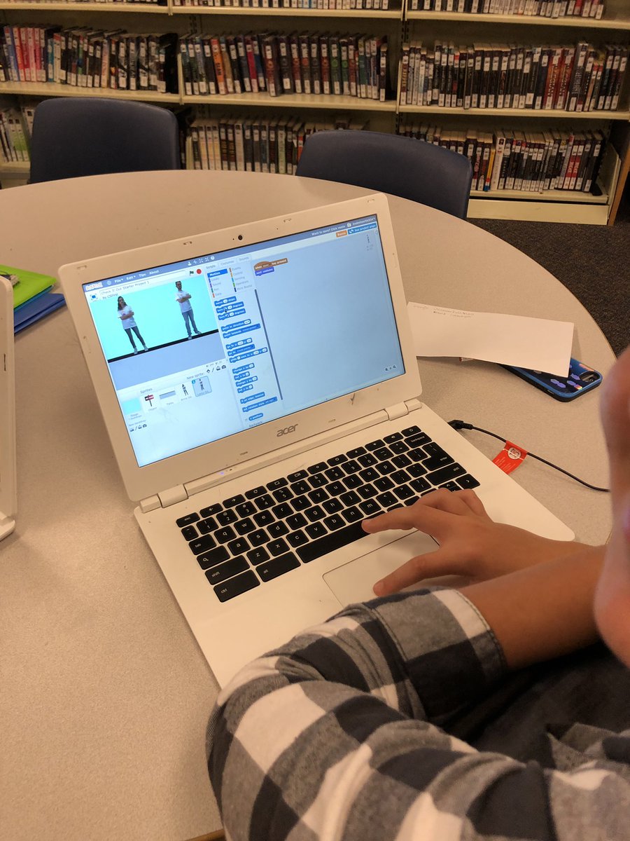 ReynHAMS's tweet photo. Ss using @google #CSFirst Storytelling to program their own stories! Characters, setting, dialogue, OH MY!! #CSedWeek #CS4HAMS https://t.co/2QpaeKLiq8