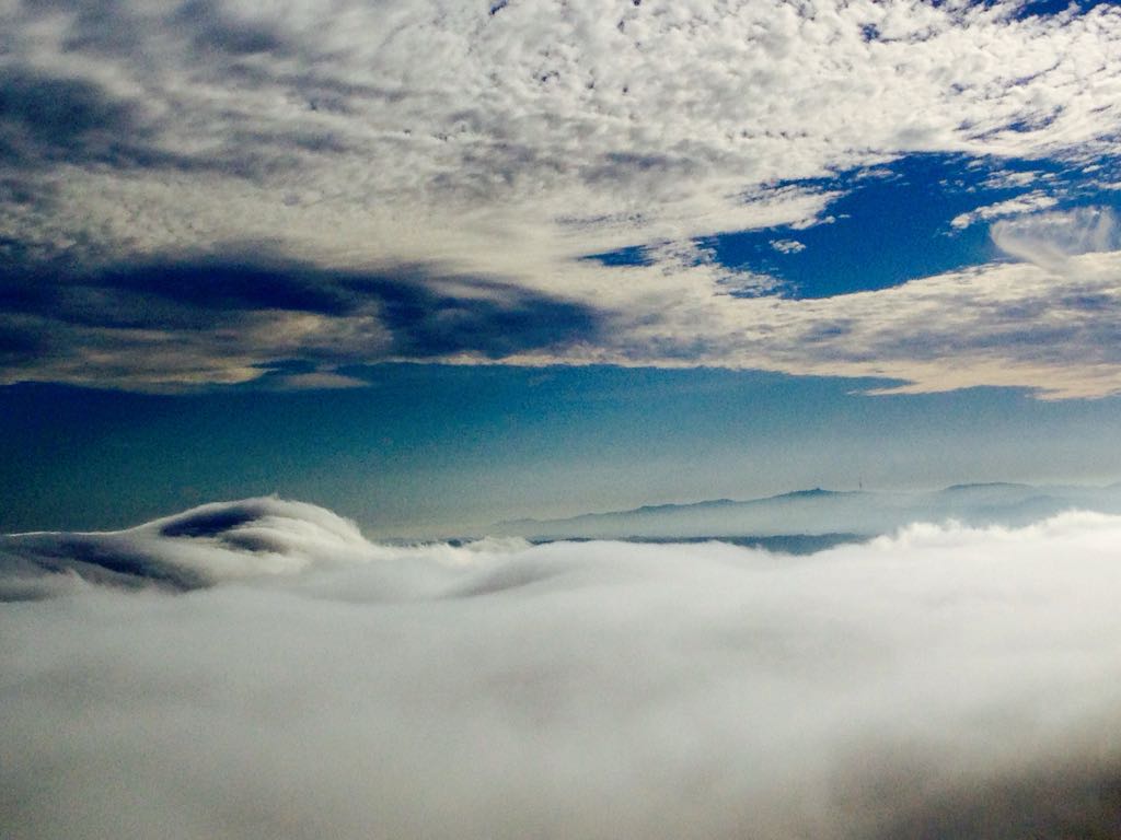AlbadaBlay's tweet photo. #324eltemps El Tibidabo vist des de Montserrat https://t.co/h8qF97dEFF