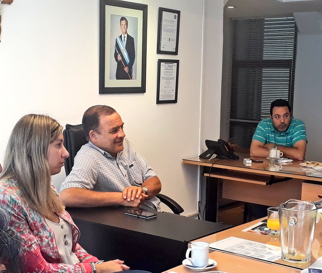 ConcejoCba's tweet photo. 👉En el encuentro el viceintendente @felolabaque tuvo la posibilidad de poder charlar con el personal de la Secretaria legislativa, los avances del #DistritoCiudadano,  su experiencia profesional cómo médico anestesista, y como vive su actual rol como viceintendente. https://t.co/1s5cTiDQf4