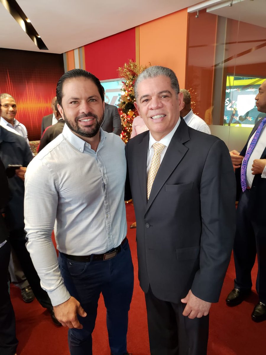 hasbun_o's tweet photo. Escuchando las propuestas del candidato de ma renovacion y el cambio. https://t.co/2kqMwNpb7l