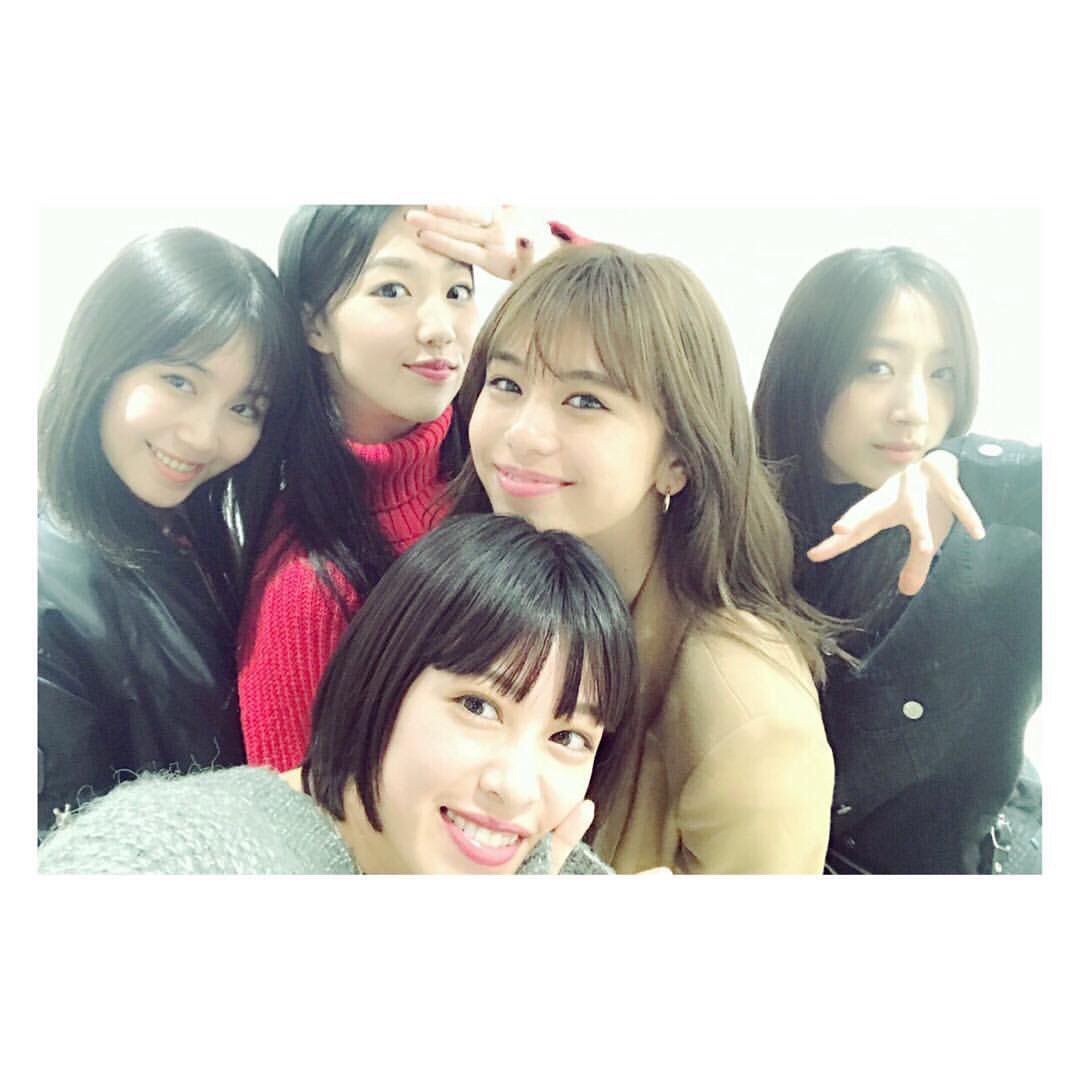 Farahkwon's tweet photo. reina just posted #Flower5 on her ig 😭🧡 i wonder how their live gonna be like w/o shuuka tho 😣 https://t.co/zDNewJUyfF