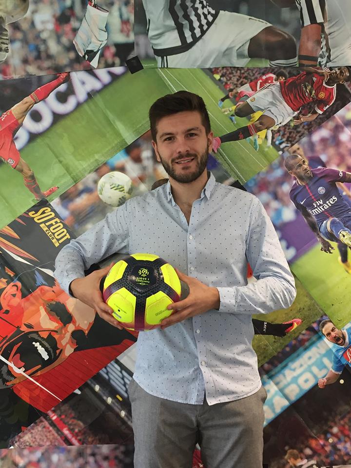 lequipedusoir's tweet photo. [🎀🎁🎊🚨ALERTE CADEAU🚨🎊🎁🎀]

Les amis !! Ce soir, on vous fait gagner le ballon officiel de la @Ligue1Conforama  pour cet hiver.

Pour tenter votre chance: 

🔁Retweetez🔁
✅Followez le compte de l'#EDS✅

🍀Bonne chance !🍀 https://t.co/7J9pxCZwRj