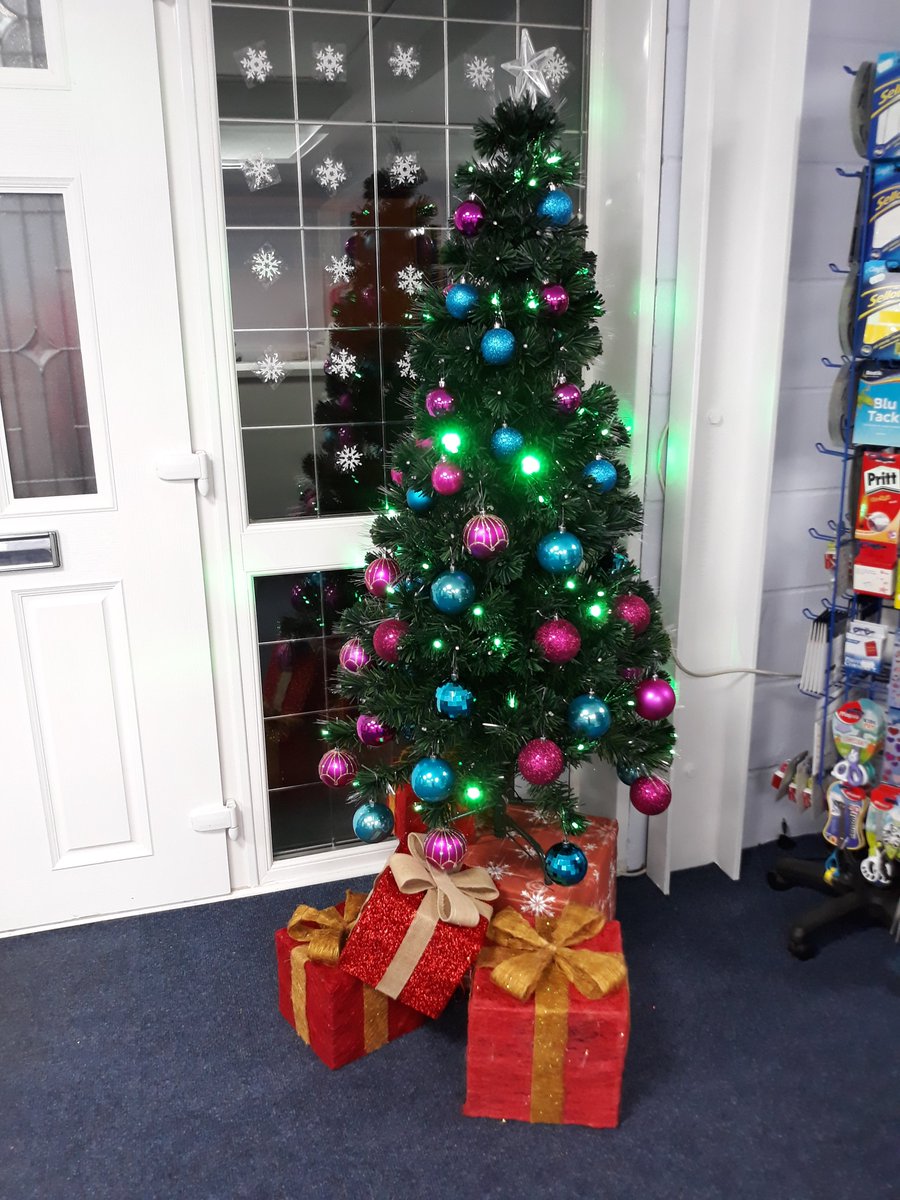 Hussey_Knights's tweet photo. Brentwood @Hussey_Knights embracing the festive spirt.
hashtag
#coporatebranding #festivetree https://t.co/limorOcvfc