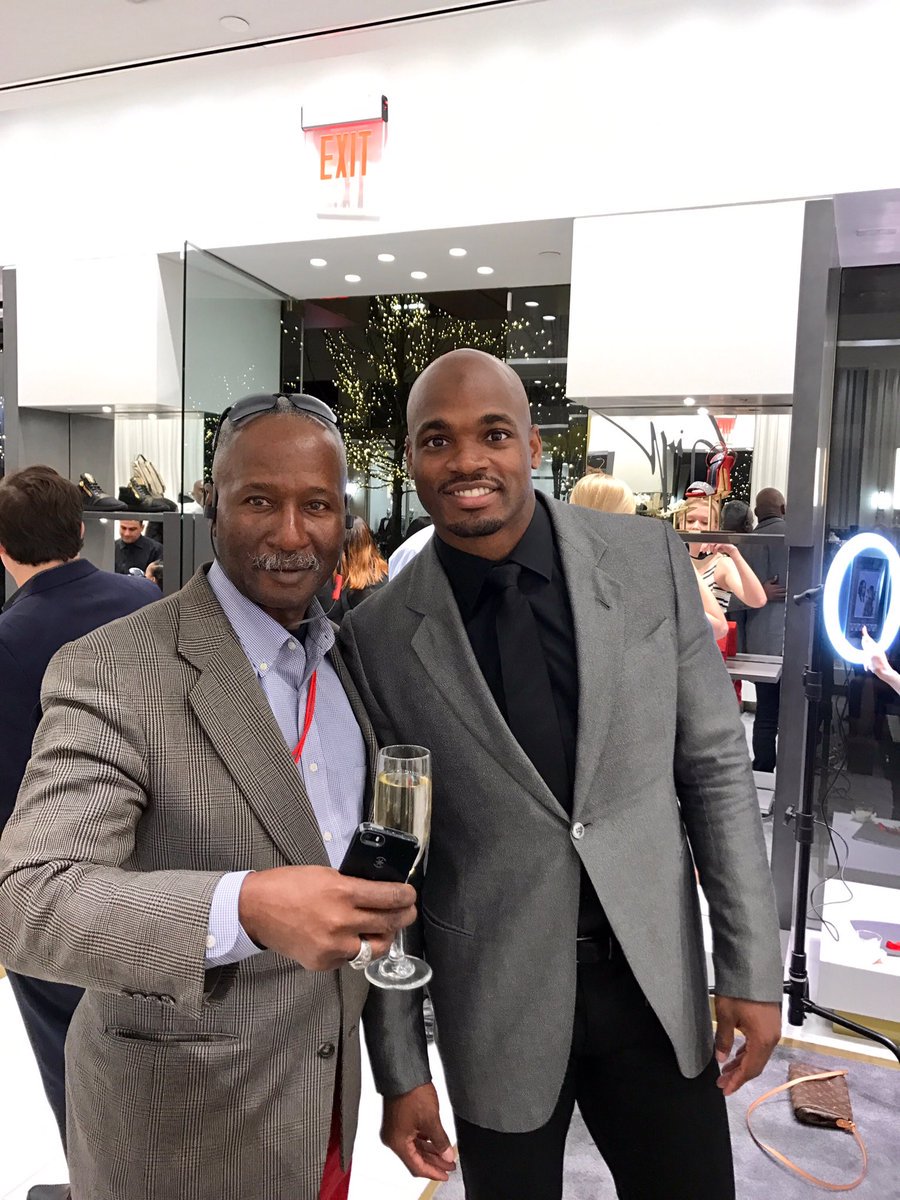 BarronsMedicalJ's tweet photo. @TexasFootball @AssociatedPress #BMJSports #Austin Editorial:
We Said #Longhorns Can Beat #BAMA When Focused So Yes #UT Can Beat #GA
@PKanuha Did U See The Great 
#AdrianPeterson Break A 90Yard TouchDown Run vs #Eagles #Topping #JimBrown For #All-Time #RushingTouchdowns  #HTTR “ Stay Focused “ It’s Not Over #DC https://t.co/X3VVuSYw7I