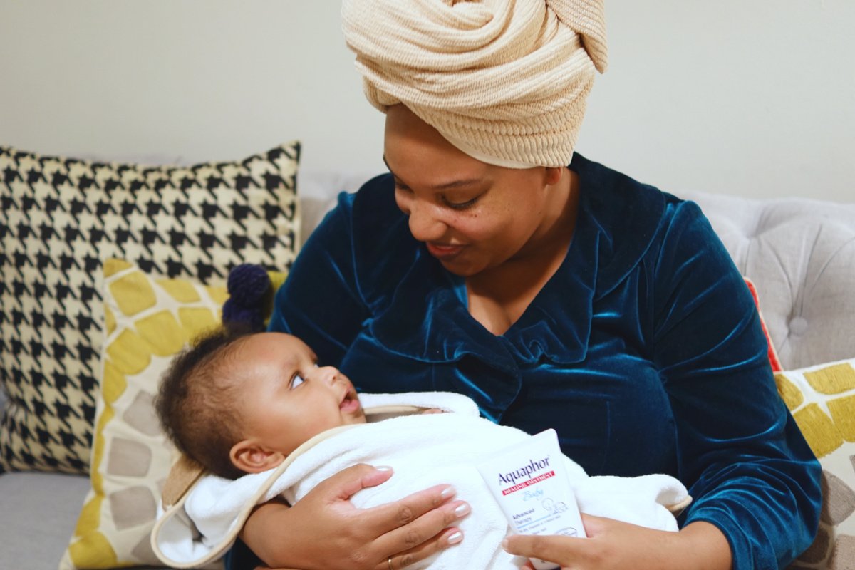 ClosetTweets's tweet photo. #AD Evening cuddles right before bed are my favorite part of being a #firsttimemom. @AquaphorUS helps keep my son’s naturally dry skin smooth and soft. Add #AquaphorBabyOnAmazon to your Amazon Baby Registry: https://t.co/DFXkRz5dfY https://t.co/SBHbzxMwZR