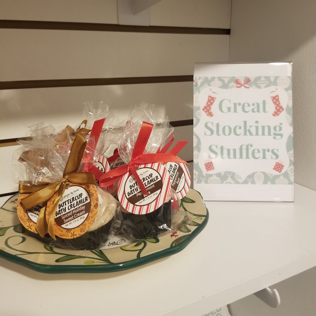 1nailchick's tweet photo. These Buttercup Bath Creamers are the cutest little things. They smell and look so good you might want to eat them...and for only $6.00 each, they make great stocking stuffers π§¦ππ
@theindustrysource
#bathbomb #stockingstuffers #CNDGrandmaster #shellaccertifiedpro #1nailchick https://t.co/3M52sfJ5WZ