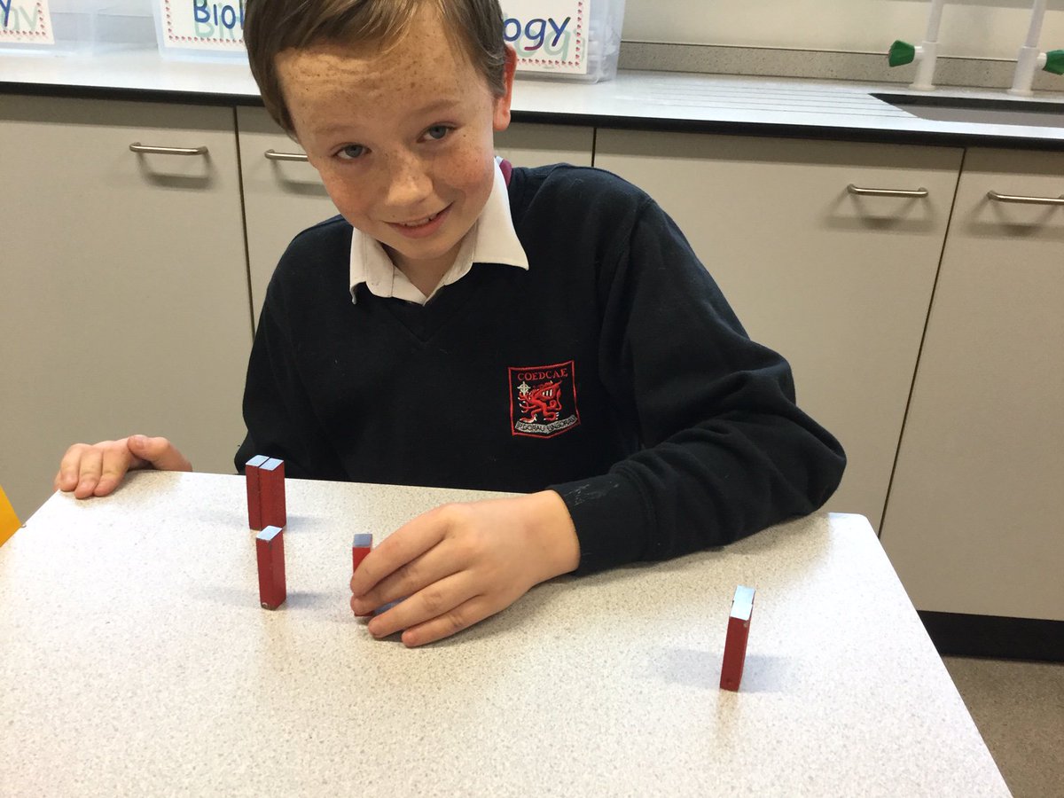 CoedcaeSchool's tweet image. Year 7 enjoying a fun lesson  investigating magnetic forces. Attraction and Repulsion!
#scienceisfun
#magneticforces