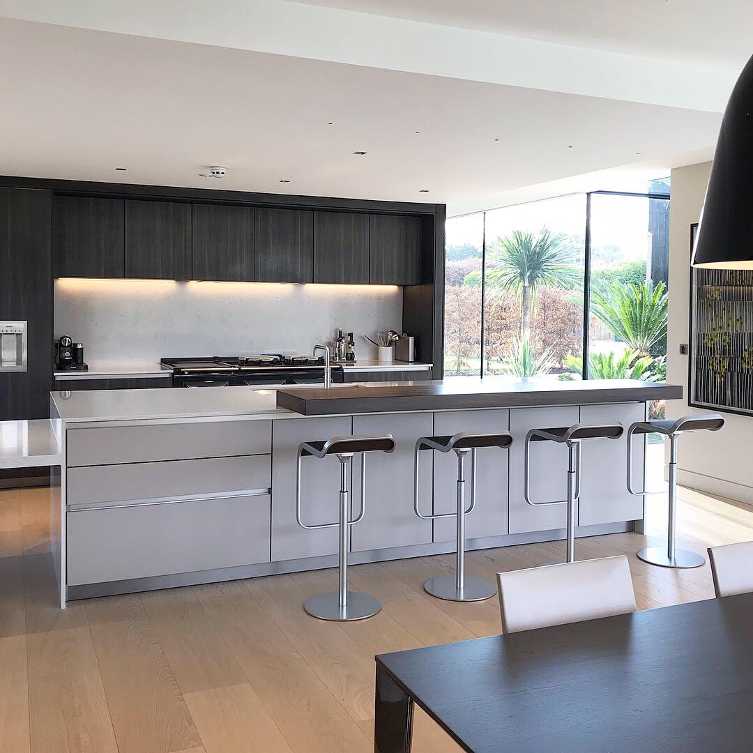 SieMatic_Chi's tweet photo. Beautiful day for a photo shoot with @lucy_davis_photography at one of our stunning @siematic_uk projects 👏🖤 #kitchenarchitecture #kitcheninterior #siematic #luxurykitchen #kitchengallery #designerkitchen #germankitchen https://t.co/eEbAZLXvSG