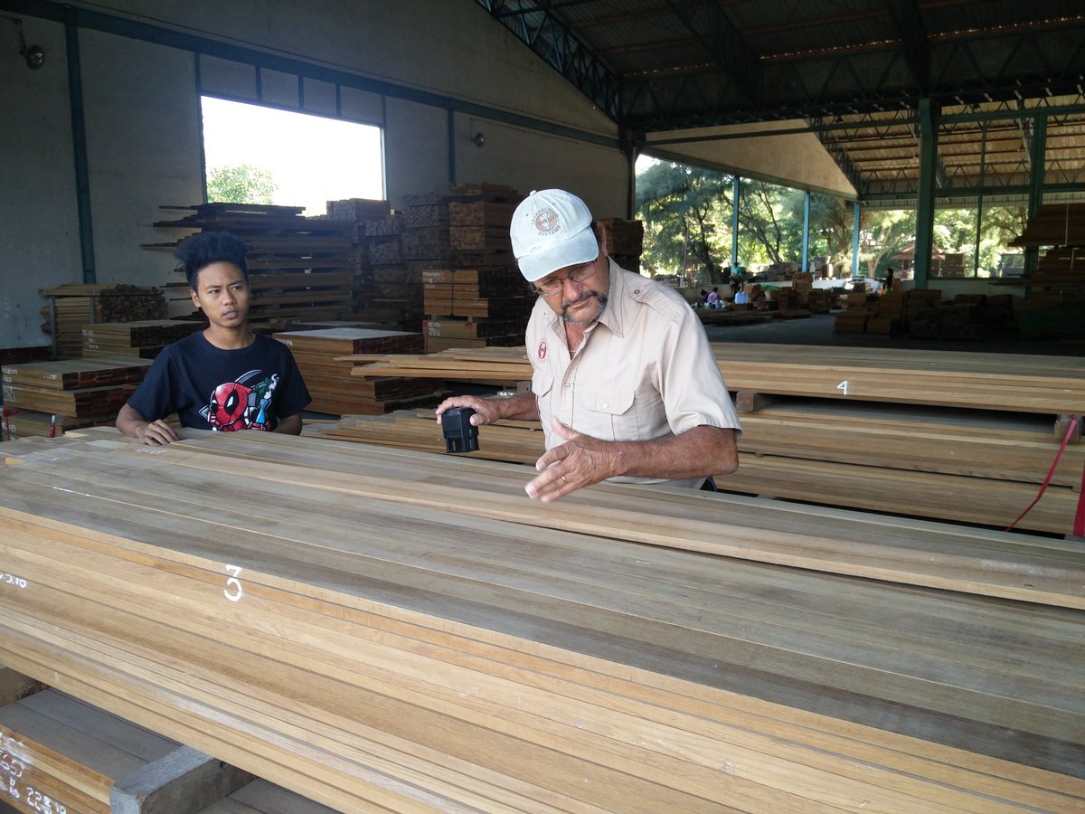 Superdecking's tweet image. Paul at work ... quality check before to dispatch our Superprime #teak #decking