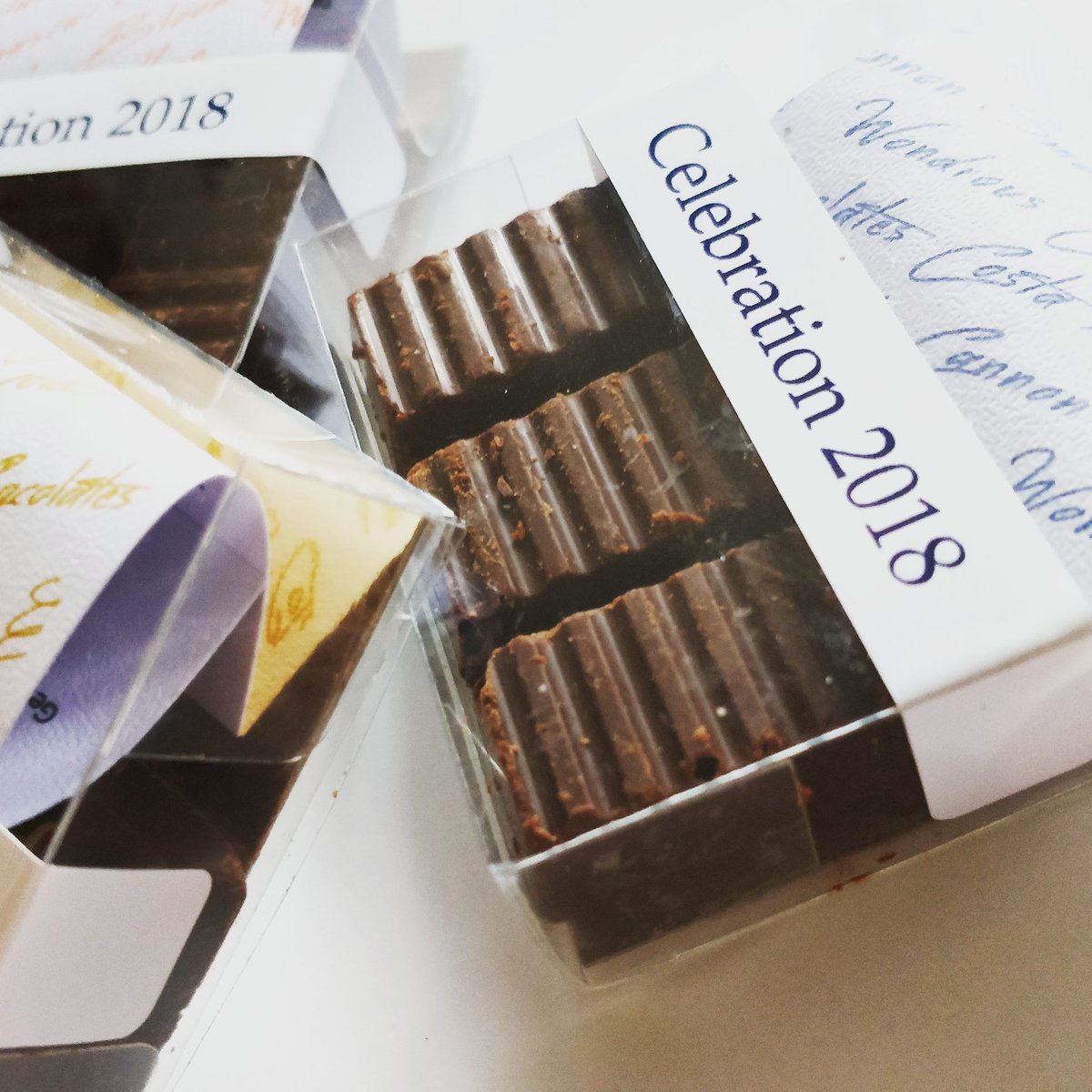 jamieokemp's tweet image. Stunning favour boxes going out the week for a special event. All 3 Wondrous Chocolate flavours in beautiful little boxes. Speak to us for more info :). Massage or email hello@jkfinechocolates.co.uk

#chocolates #favourboxes #corperategifts #celebration #veganchocolate #dairyfree