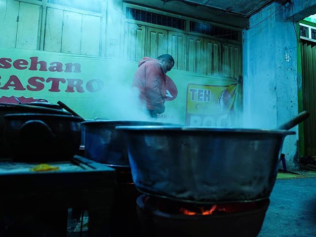 anamovich_66's tweet photo. Kemebul
.
.
.
@insan_indonesia
#ii_0100263
#harike123insanindonesia
#insanindonesia
Keterangan Lokasi foto : Yogyakarta

#streetlicious #myspc #maklumfoto #eyeshotmag #streetphotography #streetphotographyworldwide #indonesia_onthestreets #ispcollective  … https://t.co/vu9ZMiUoys https://t.co/jkMunBf91s