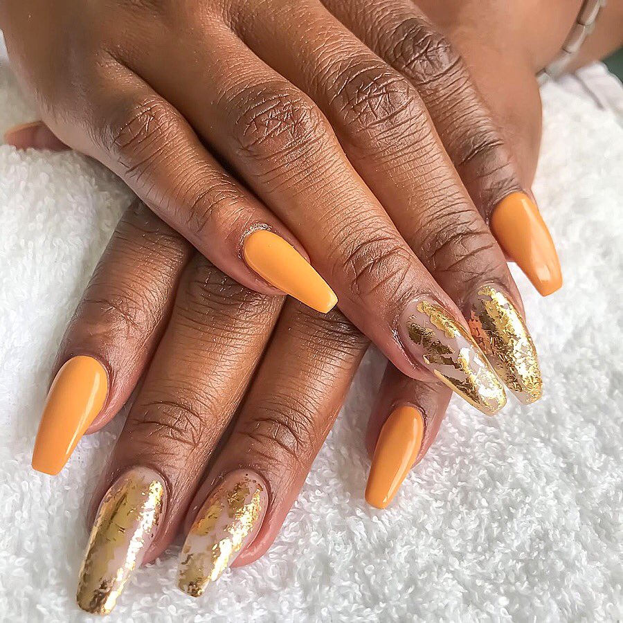 azuribeautybar's tweet photo. Lady In Gold ✨ #nailedbyazuri #azurinails #soazuri 💅🏾 https://t.co/lUeVpJL4LH