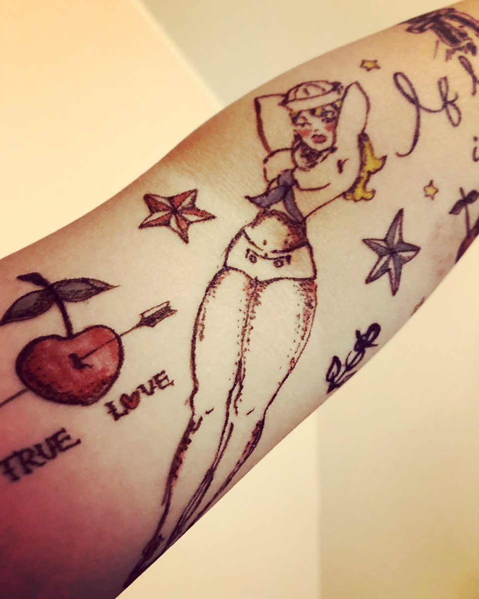 bebe_trunk's tweet photo. If I know what love is, it is because of you.
.
.
.
#tattoolike
#bbpencils
.
もし僕が愛とは何かということを知っているとすれば、それは君のおかげだ。-helmann hesse https://t.co/7D8MVIAHvo