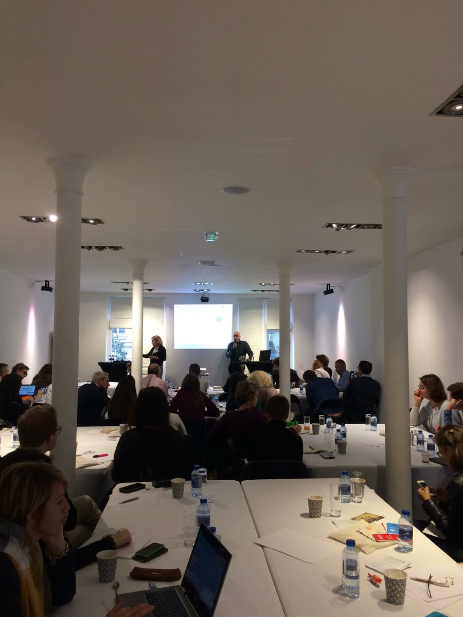 _MarionAubry's tweet photo. Developper une culture de prises de décision collaboratives : retour d’expérience de @Murex_Group avec Emmanuel Grizaud & @ElianeTosoni lors du #PIM2018 #ShakeYourManagement https://t.co/hwLcCoIvg9