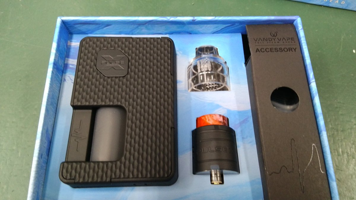 kiyoshi04773375's tweet photo. 着弾しました😁
思ってたより、全然ちっちゃい😆
#vape
#vandyvape
#pulseXkit https://t.co/ajMFixa2hh