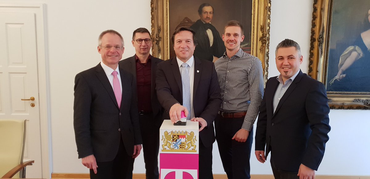 telekomnetz's tweet photo. Rund 400 Haushalte in #Erding in den Erschließungsgebieten #Eichenkofen, #Langengeisling, Erding-Nord, #Itzling, #Bergham, #Singlding, #Aufhausen-Süd, #Werndlfing und #Zieglstatt können jetzt schneller im Internet surfen mit bis zu 100 MBit/s. #Telekom #Telekomwall #Dabei ^Markus https://t.co/4KWtmVTSkg