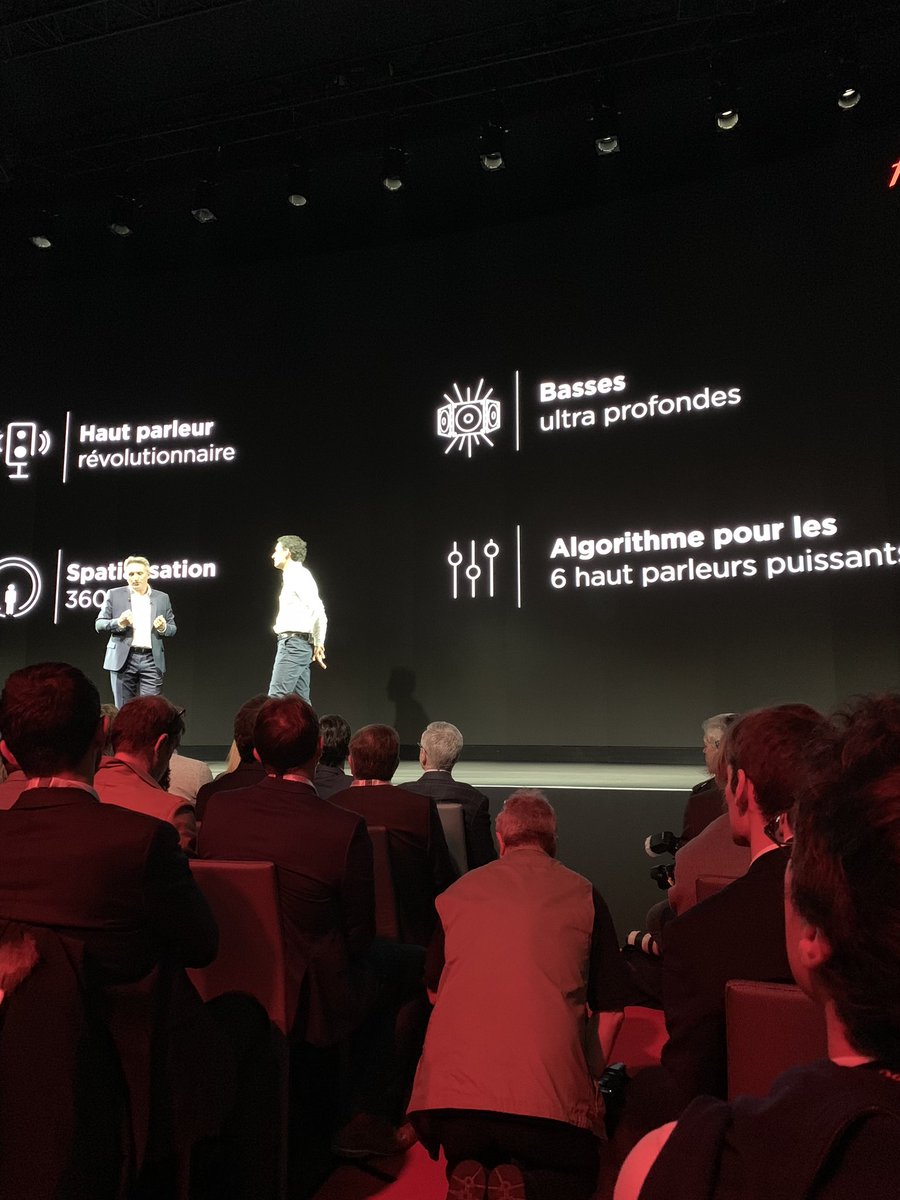 DEVIALET's tweet photo. Franck Lebouchard, CEO Devialet, vous en dit plus: six haut-parleurs pour un son spatialisé, des algorithmes propriétaires pour les piloter en gardant la pureté du son, une qualité sonore jamais vue dans une box internet. 
#KeynoteFree #FreeboxDelta https://t.co/us6FdQnYC4