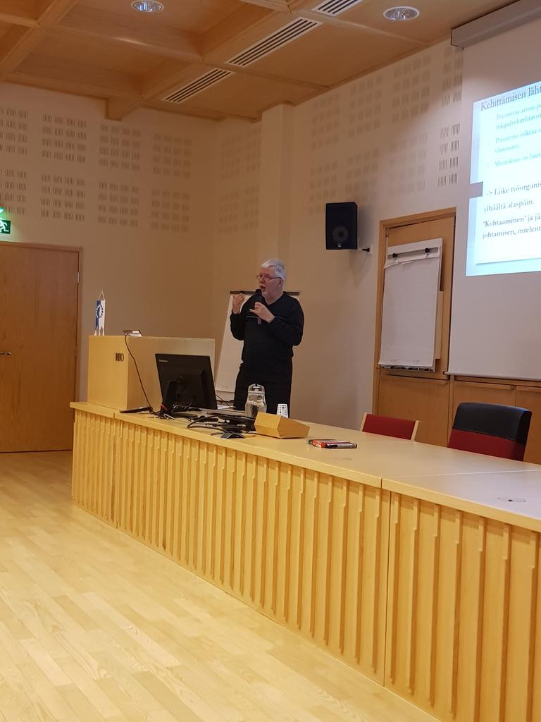sarivuorilampi's tweet photo. Kuka kuulee meitä? Mielenterveys-ja päihdepalvelujen viimeinen aluetilaisuus menossa Rovaniemellä #sotevalo2018 #valvira #laavi https://t.co/ykj2IS2Dq6