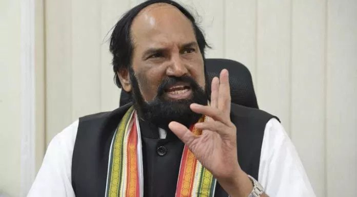 Mango_News's tweet image. #UttamKumarReddy strongly condemned the arrest of #ReventhReddy calling the act undemocratic and brutal suppression of democracy. #revanthreddyarrest #MangoNews