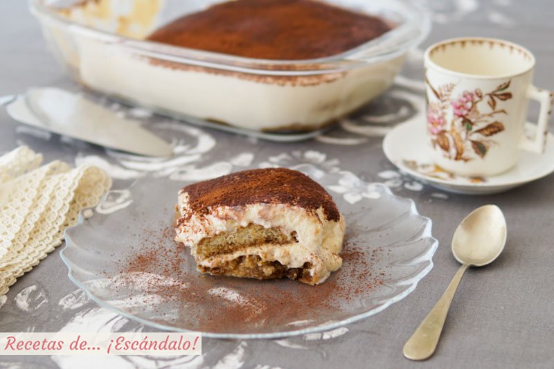 Aprende cómo hacer tiramisú italiano casero, un postre muy fácil de preparar y con un intenso sabor a café. Consta de dos capas de bizcochos mojados en café y dos capas de una crema esponjosa de queso mascarpone y huevos que resulta muy agradable :P
recetasdeescandalo.com/como-hacer-tir…