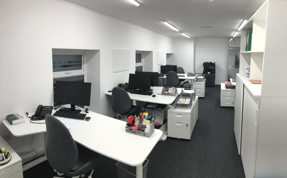 bakersglossop's tweet photo. We have finally made it into our new home and we love it! Day 1 done and we’ve enjoyed space, light and fast internet! Here’s a sneak look at our new office at 15 Bernard Street, #Glossop, Derbyshire, SK13 7AA.

Specialists in criminal law, family law, motor law and licensing. https://t.co/aaJ81SSgKl