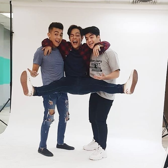 andrewnaticsofc's tweet photo. Abangan sina Julian Trono, Vitto Marquez, at Andrew Muhlach sa U-tol! Makikipagkulitan na soon sa VIVA TV! https://t.co/Y1vYcmJsnj