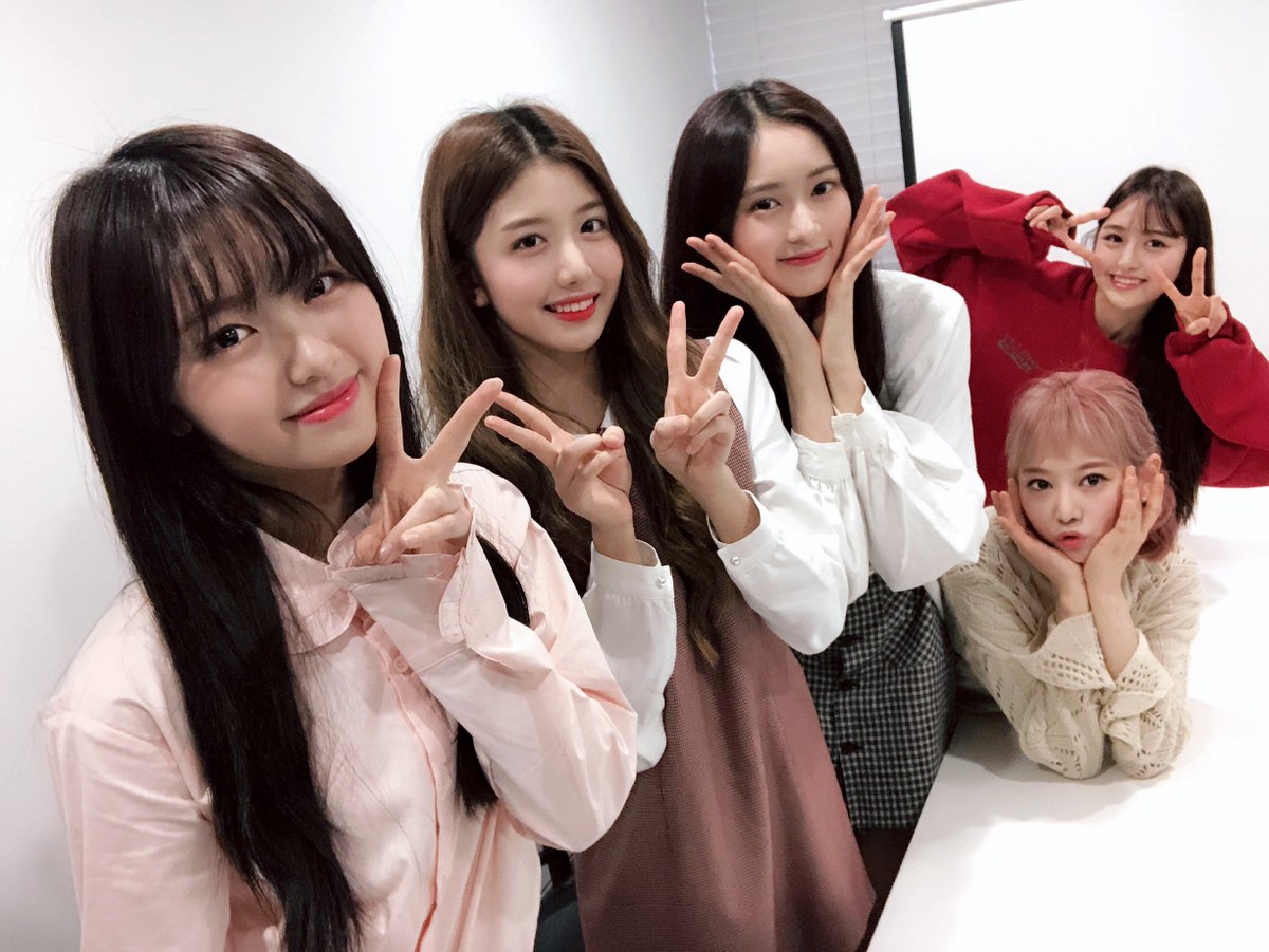 cherrybullet's tweet photo. [📸] 인싸채널 체리블렛🍒
내일 저녁 7시 Mnet &amp; V LIVE 동시 생방송‼

홈트에 도전하는 체리블렛 놓치지 마세요~❤

#CherryBullet #체리블렛 #인싸채널_체리블렛 https://t.co/G3aW5lWbI9