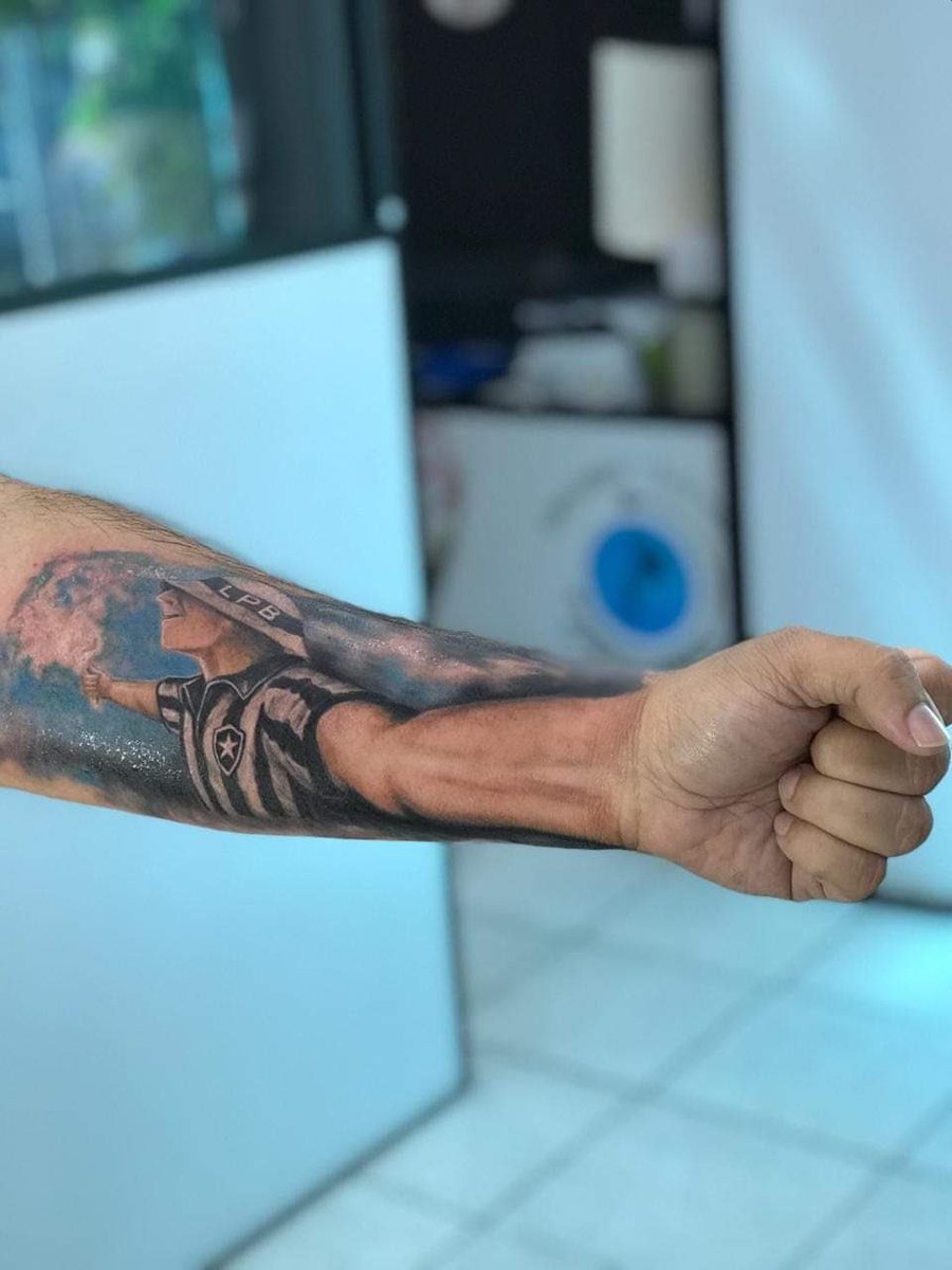 viniciusasbfr's tweet photo. A tatuagem do ano!!!! #LoucosPeloBotafogo #LDB2018 #Botafogo https://t.co/S4d8vCeRdU