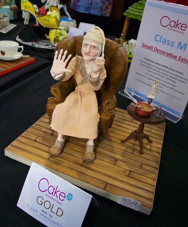 thecakeshows's tweet photo. Can we do a Christmas countdown with only #Christmascakes? Lets see!⠀
#cakeinternational #cakedecorating #cakelove #cakeoftheday #photooftheday #cakestagram #instacake #3dmodelling #fondant art #cakedecorator #fondant #fondantart #amazingcakes #scroo… https://t.co/qUqvwX68fo https://t.co/efrCnw0uGC