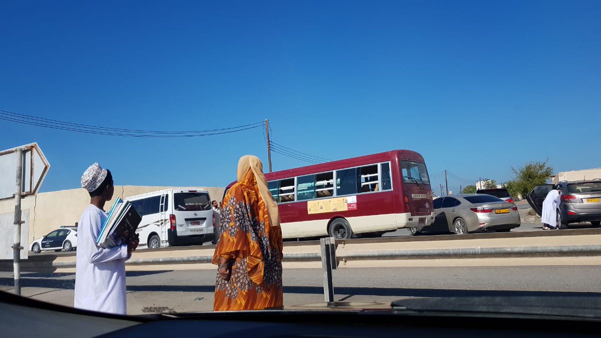 حادث تصادم عند مثلث خور الهند بين باص مدرسة الاعتصام يقل طلاب قرية خور الهند وبيك آب.