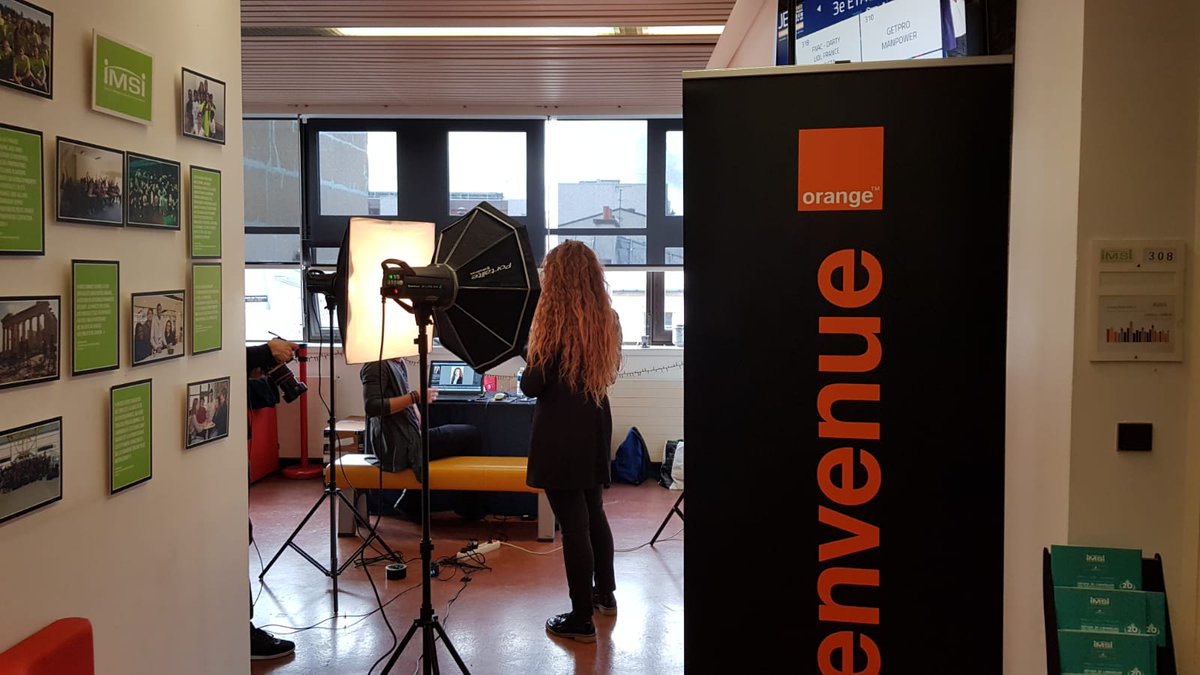 OrangeIDF's tweet photo. A la rencontre des étudiants du Groupe @GroupeIGSParis à l'occasion du forum des entreprises
@OrangeIDF y
- présente ses offres de stage et les opportunités de postes dans le Groupe #Orange 📄
- propose un studio pour renouveler leur photo de CV ou de profil 📸
#HelloJobs https://t.co/o5nHfGlNmI